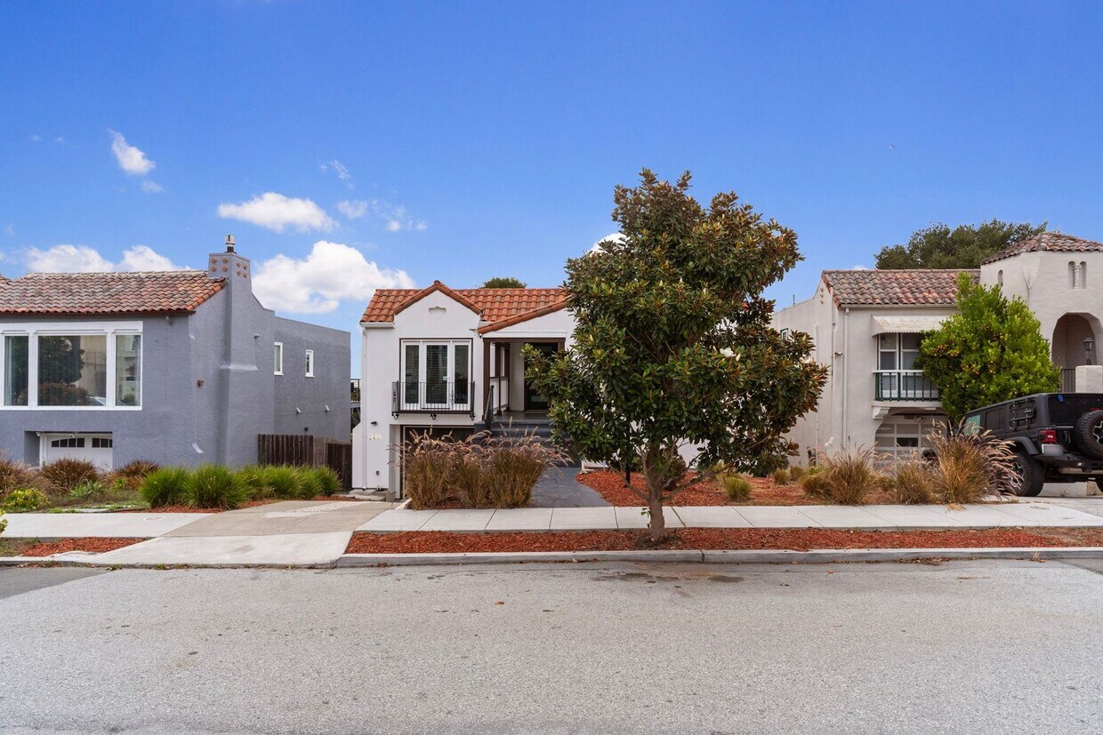 Primary Photo - Recently Remodeled 4 Bed, 2 Bath Millbrae ...