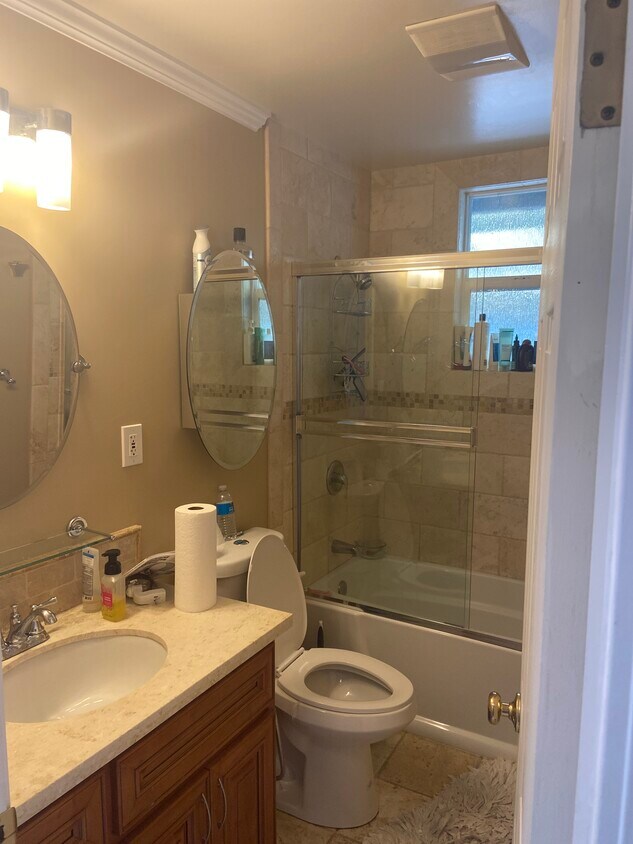 Foto del edificio - 1099 Bradford Dr