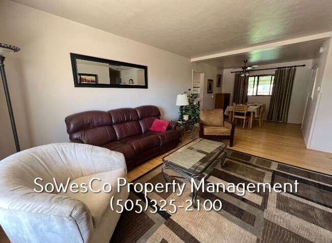 Building Photo - FULLY FURNISHED  3 Bedroom - Short or Long...