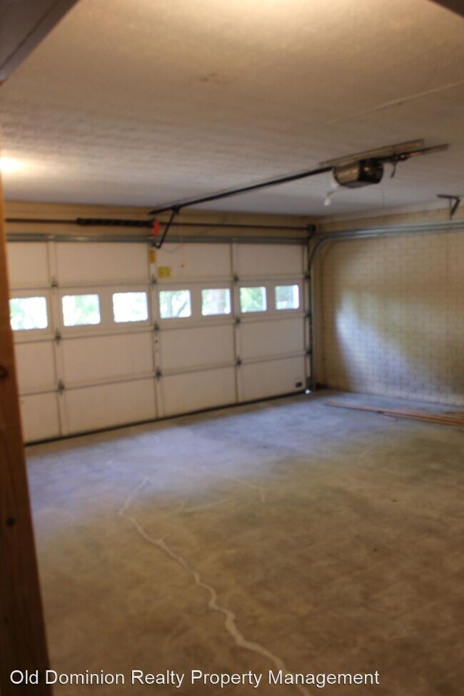 Building Photo - 3 br, 2.5 bath House - 245 Emerald Drive