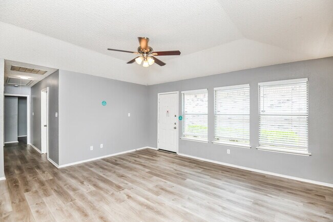 Foto del edificio - 2607 Whitehurst Dr