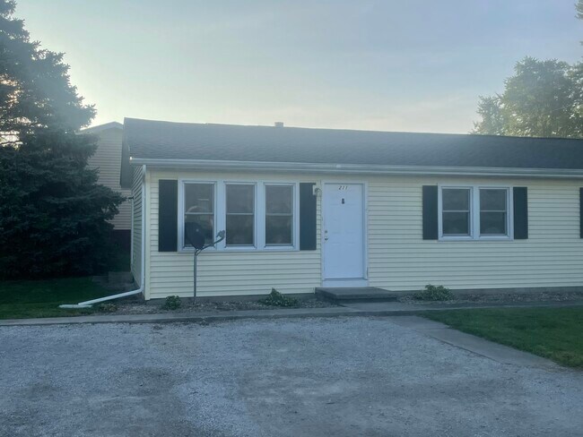 Building Photo - 211 N Calhoun St