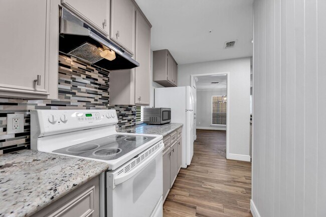 Foto del edificio - 1829 Bering Dr