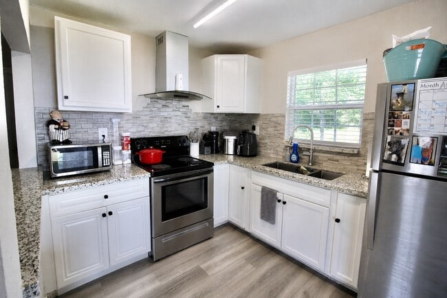 Building Photo - 1422 Papendorf Ln