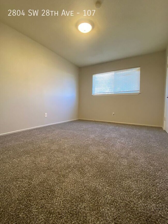 Building Photo - All Bills Paid! $799 Move-in special