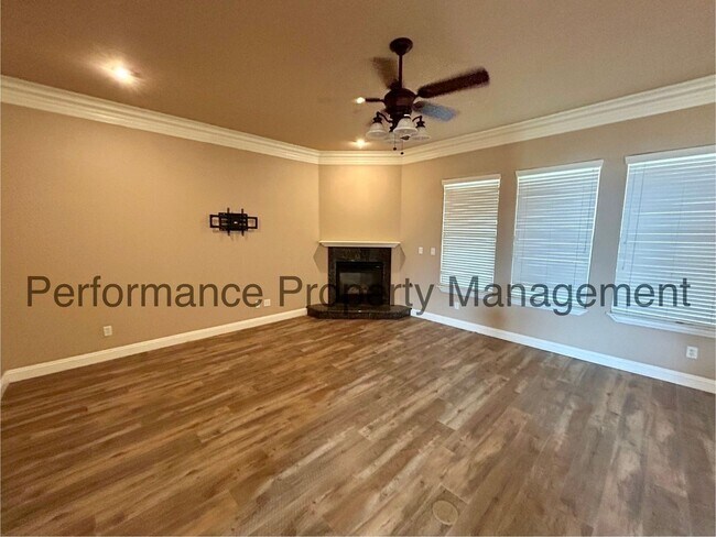 Building Photo - Stunning 4 Bed/ 2 Bath NW Bakersfield Home...