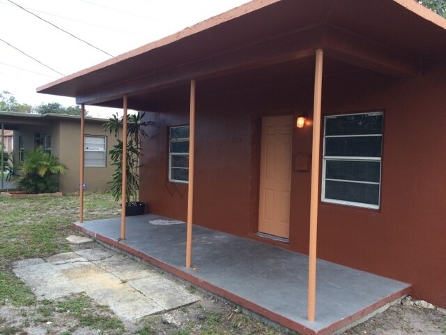 Building Photo - 805 NW 15th Ave