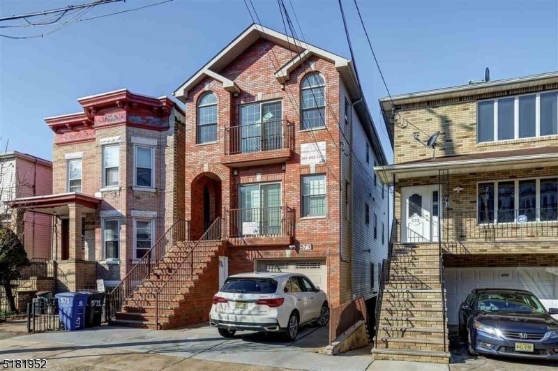 Primary Photo - 571 Liberty Ave