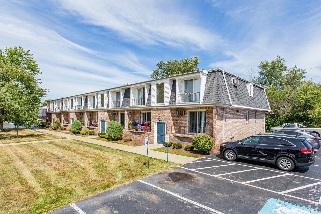 Primary Photo - Emerson Square Apartments