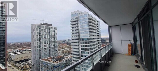 Building Photo - 225 Sumach St