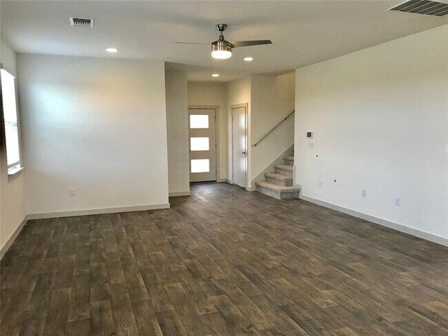 Building Photo - 4601 Tully Dr