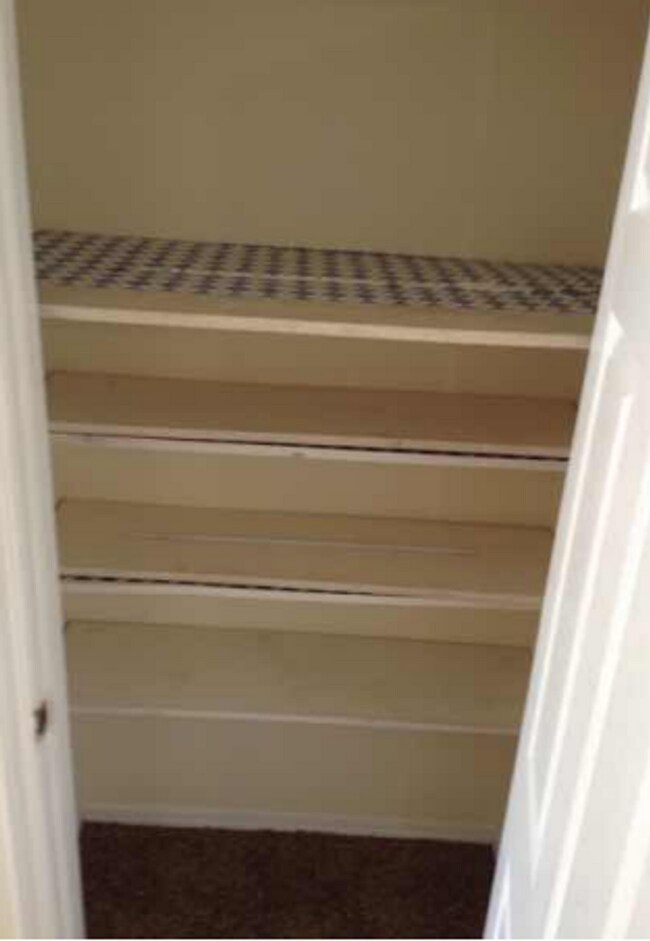 Foto del edificio - 3 bedroom, 2.5 bath Duplex on Bloomington'...