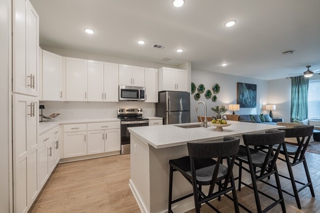 Building Photo - Madison Oaks