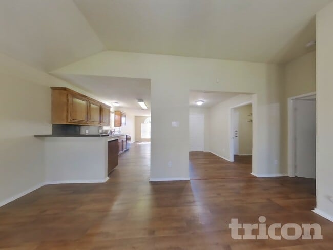 Building Photo - 621 Babbling Brook Dr