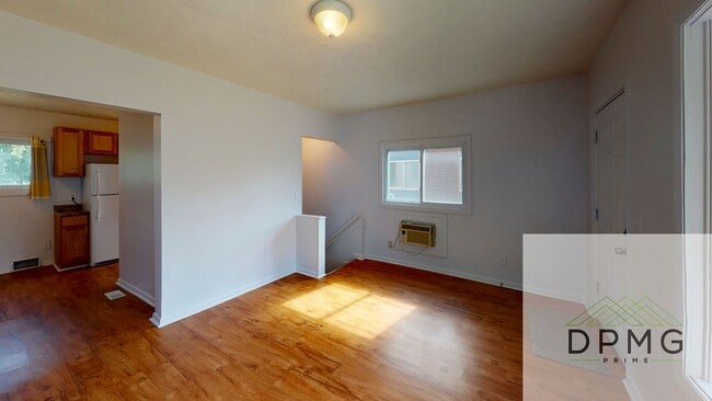 Photo - 317 E Hillsdale St Apartment