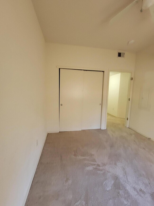 Building Photo - 6800 Vista Del Norte Dr NE