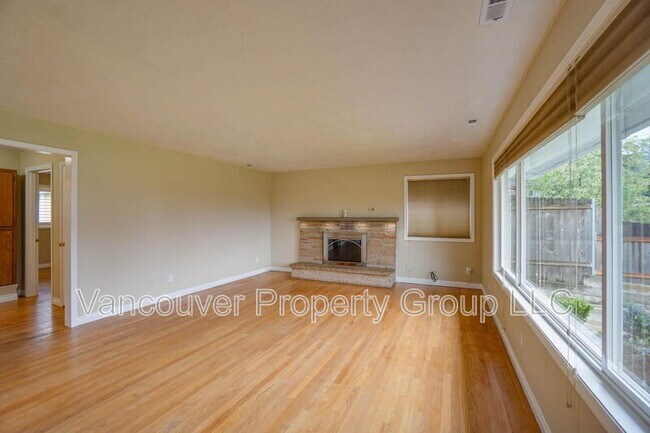 Foto del edificio - 2218 E 18th St