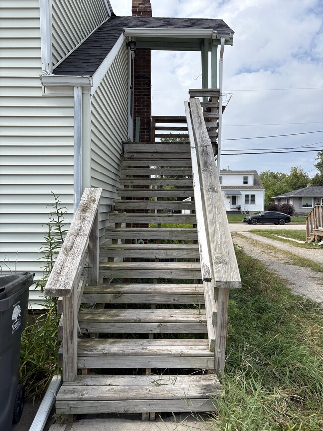Building Photo - 161 Plummer Ave