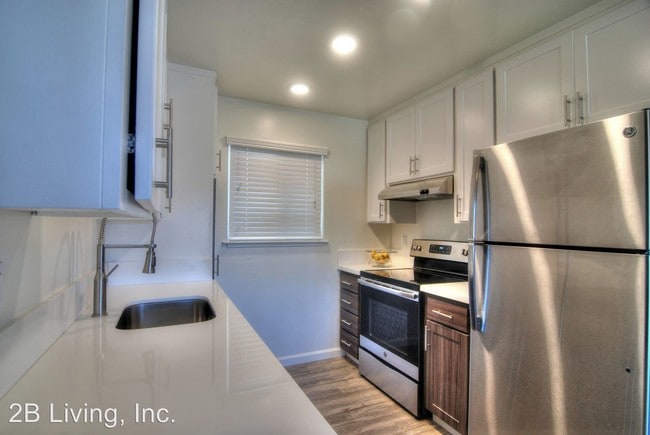 Building Photo - 565 Escuela Ave