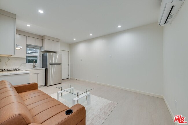 Foto del edificio - 8710 Chalmers Dr