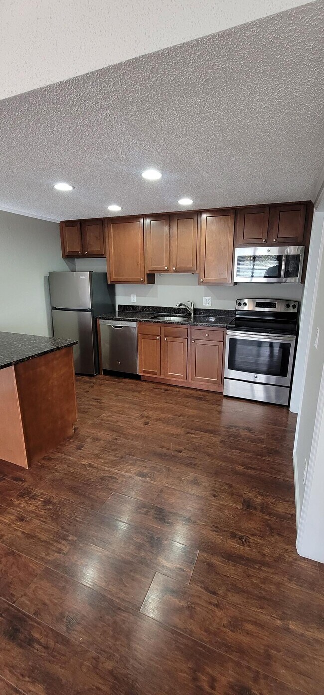 Foto del edificio - 252 Waterbury Ct