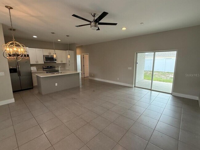 Building Photo - 105 Zinnia Ln