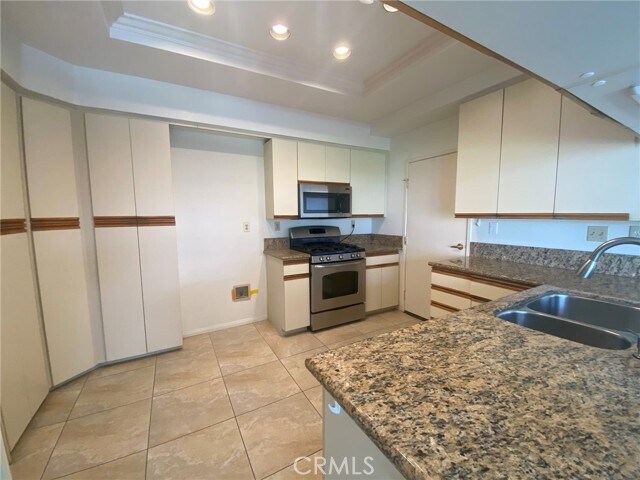 Building Photo - 23 New Chardon