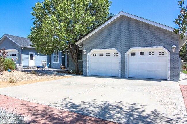 Foto del edificio - 2440 W Live Oak Dr