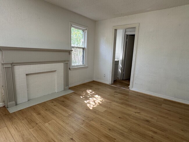Building Photo - 1708 NW Euclid Ave