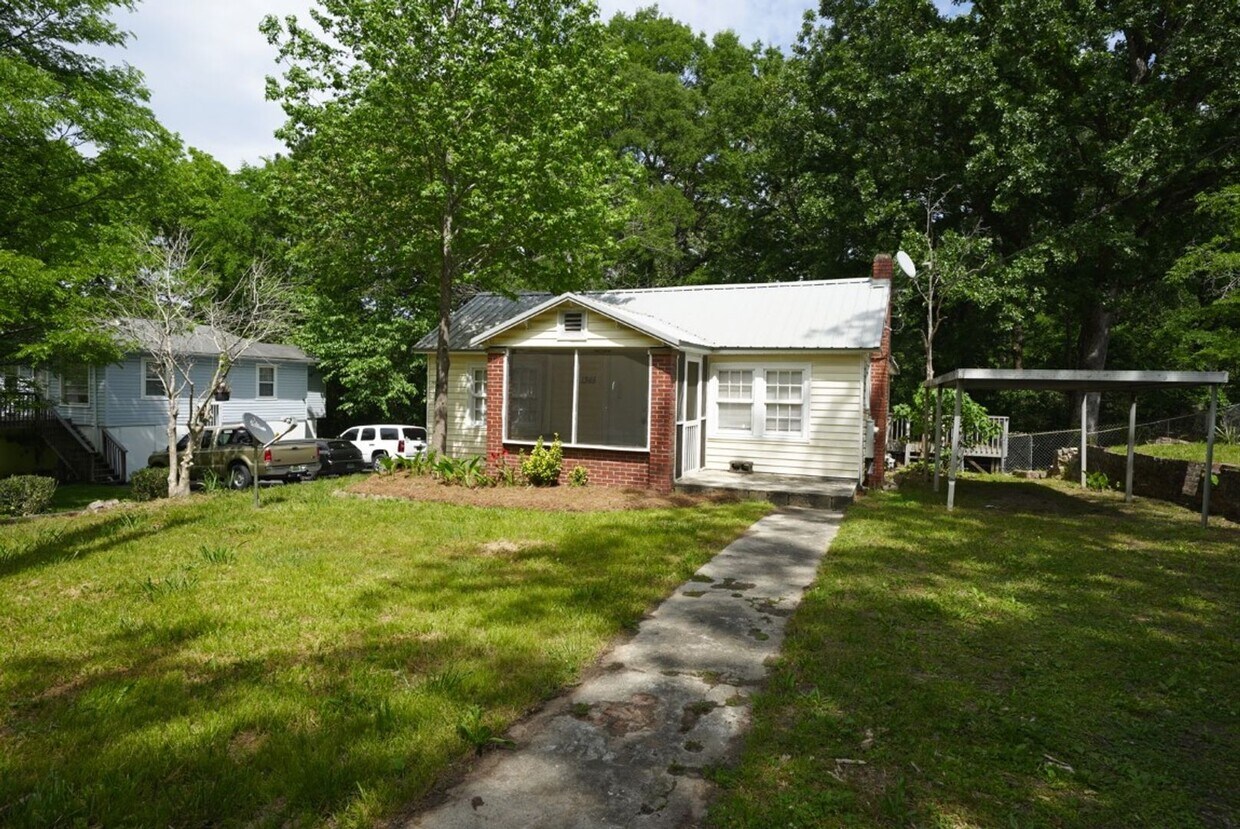 Foto principal - Cozy 2BR Home in Forestdale – Freshly Updated & Fenced Yard!