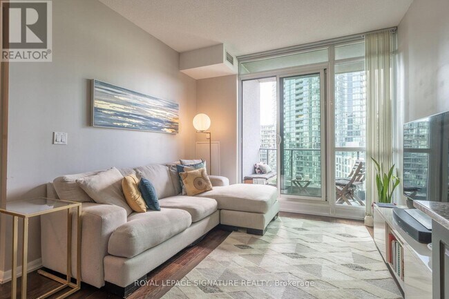 Building Photo - 209-209 Fort York Blvd