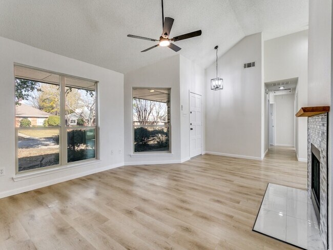 Foto del edificio - 1538 Summerwind Ln