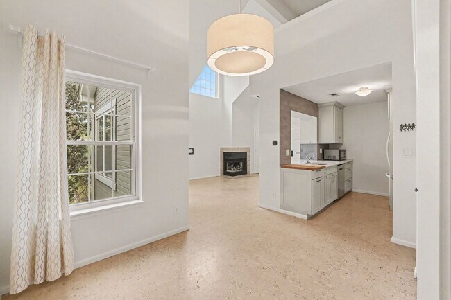 Building Photo - Bright Top-Floor 2 Bed, 2 Bath Condo with Loft & Vaulted Ceilings