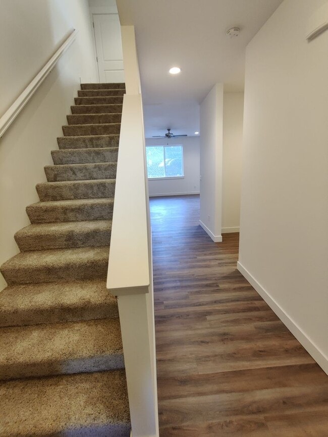 Building Photo - Contemporary Townhome with Open Floor Plan...
