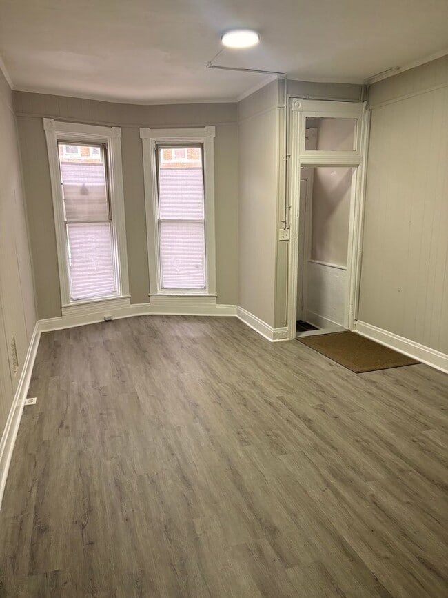 Foto del edificio - Spacious Baltimore Rowhome with Modern Updates – Available Now in Reservoir Hill