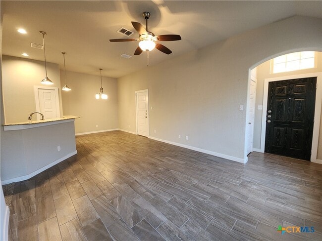Building Photo - 1115 Creekside Orchard