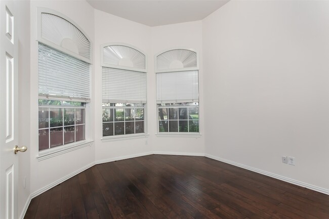 Foto del edificio - 915 Falcon Trail