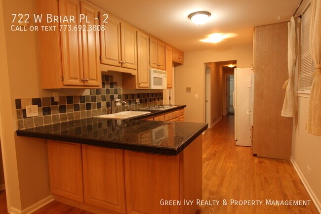 Building Photo - Spacious East Lakeview Condo with Parking!