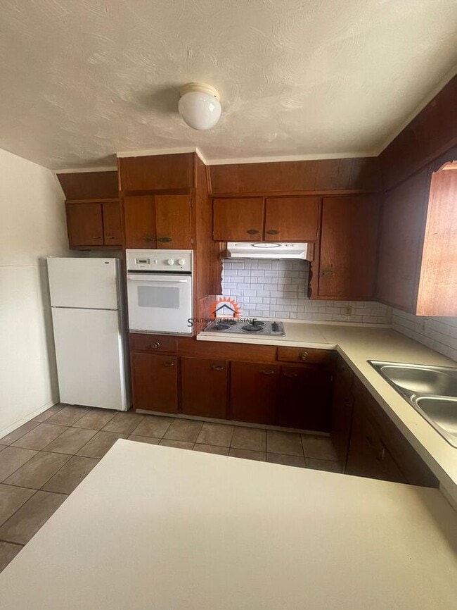 Building Photo - Charming 1 bed 1 bath duplex