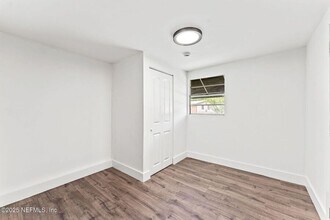 Building Photo - 2348 Sherrington St