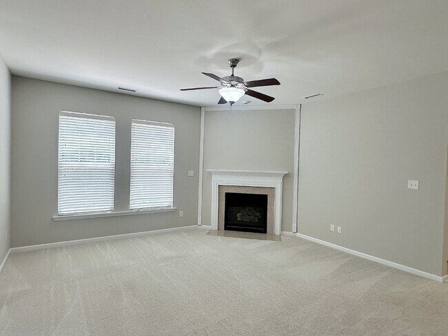 Foto del edificio - Charming 3-Bedroom Home in Fuquay-Varina!