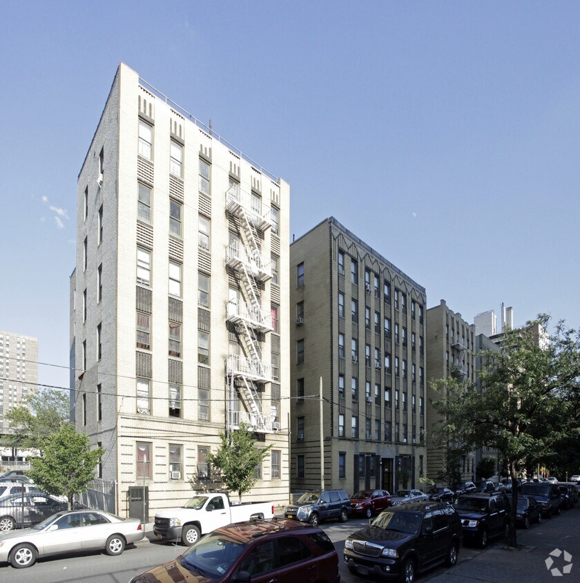 Foto del edificio - 2418 Olinville Ave