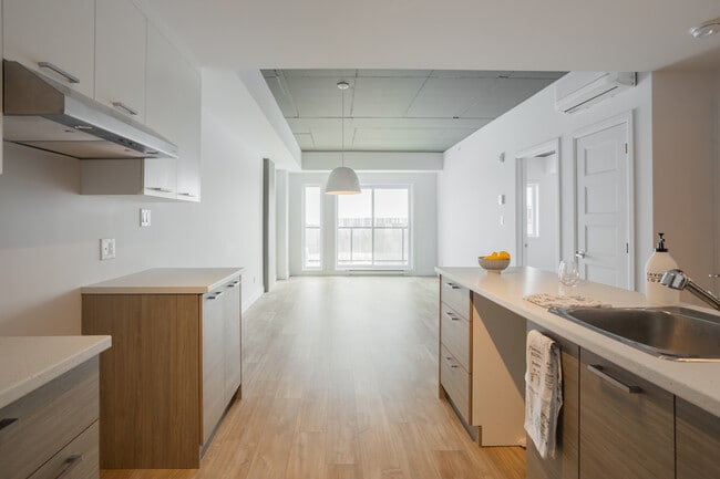 Building Photo - Diplomates