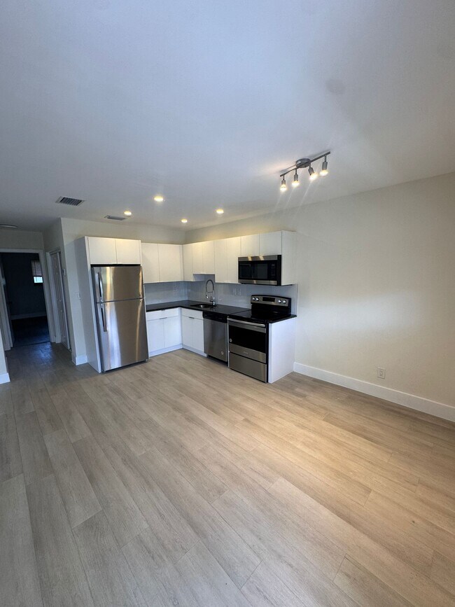 Building Photo - Wilton Manors