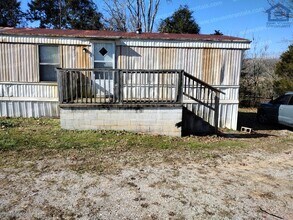 Building Photo - 211 Holly Berry Ln
