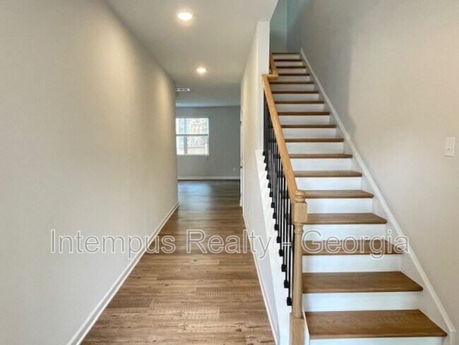 Foto del edificio - 693 Summerwood Ln