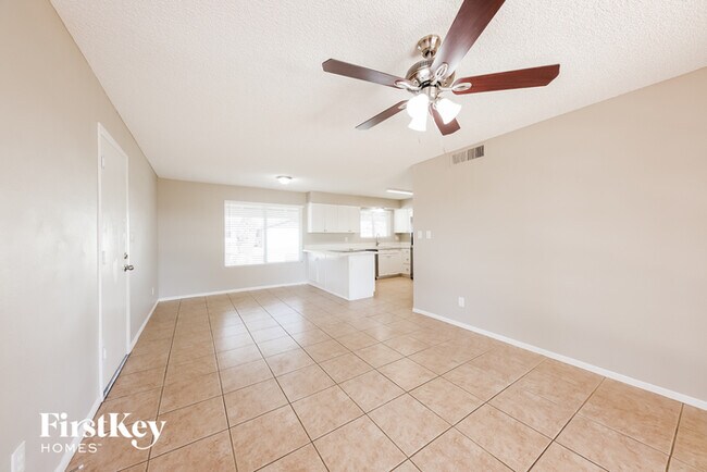 Foto del edificio - 9914 N 73rd Ave