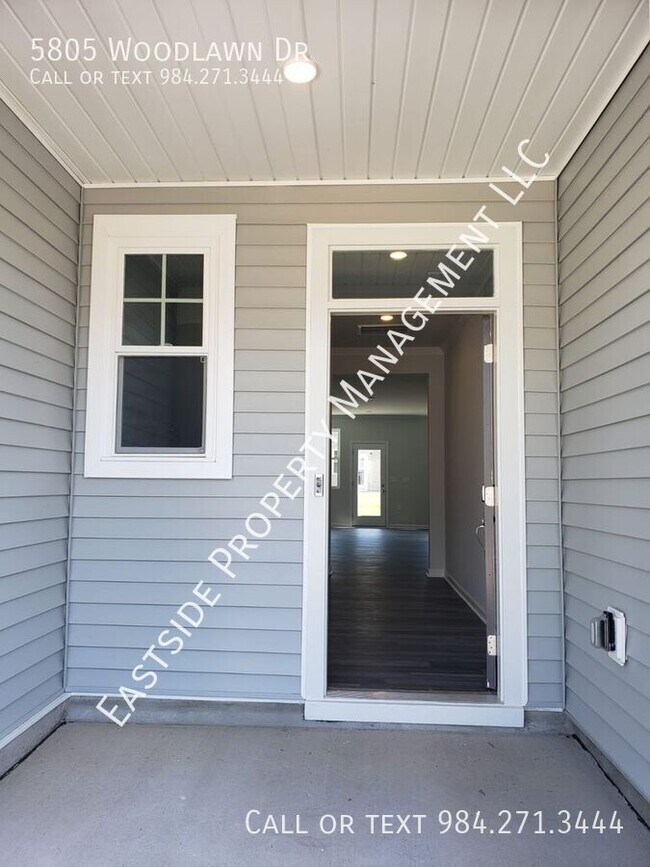 Foto del edificio - 5805 Woodlawn Dr