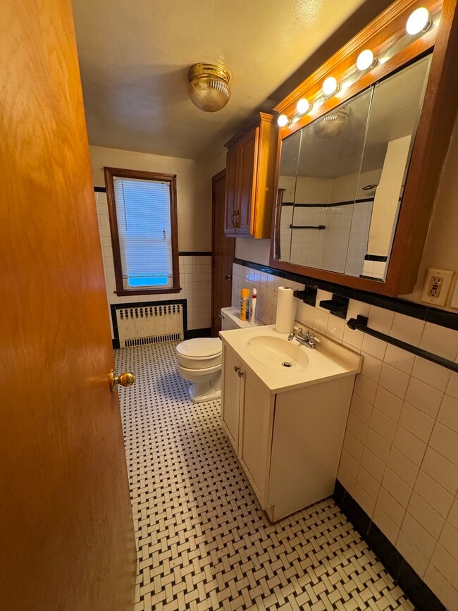 Building Photo - 41 Pardee St