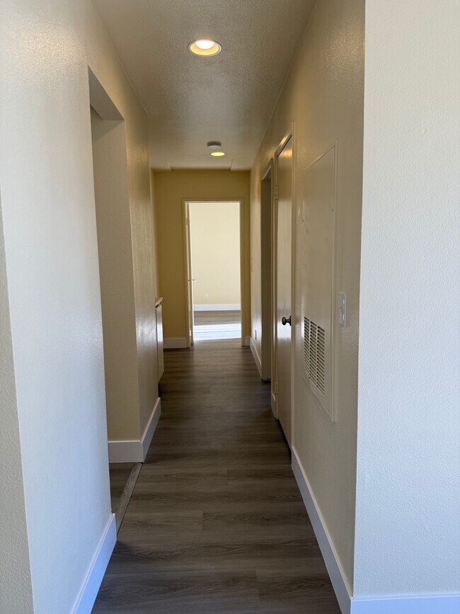 Foto del edificio - 6374 Gage Ave